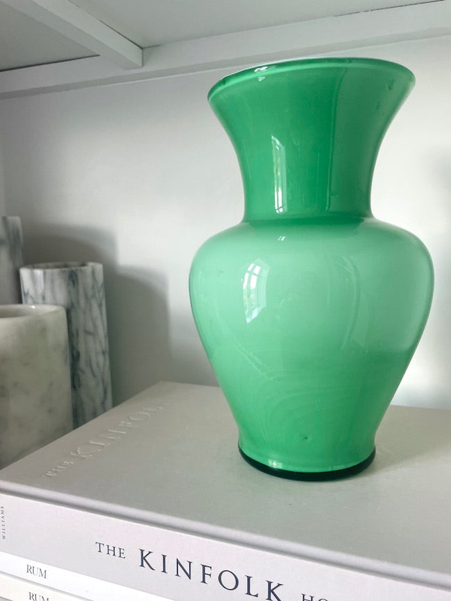 Elegant  og sjælden grøn vase