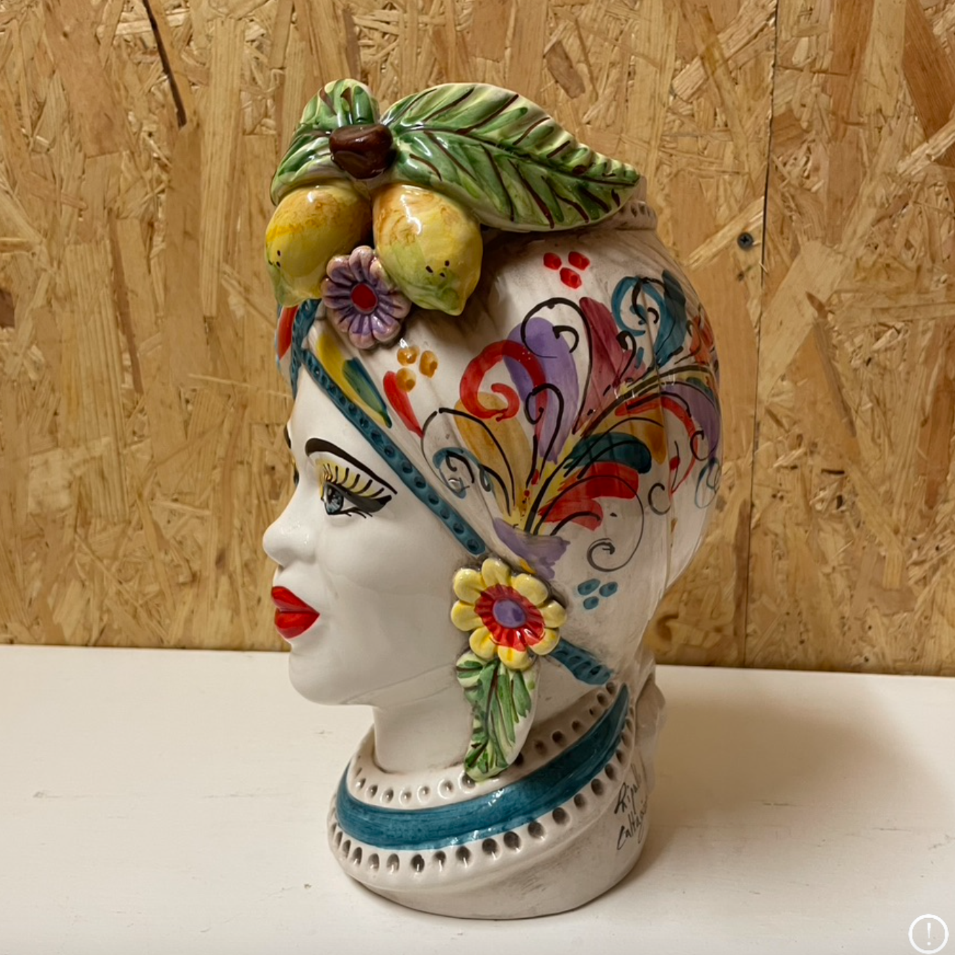 Regina Rainbow Flora | Sicilian head vase