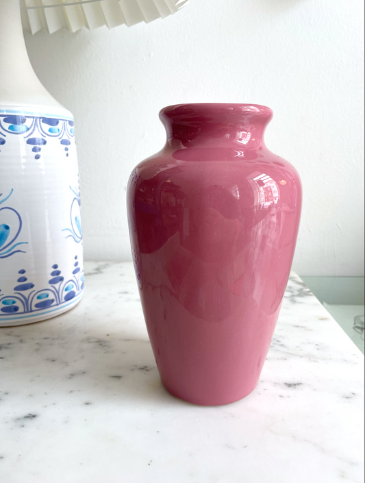 Rosa vase i keramik