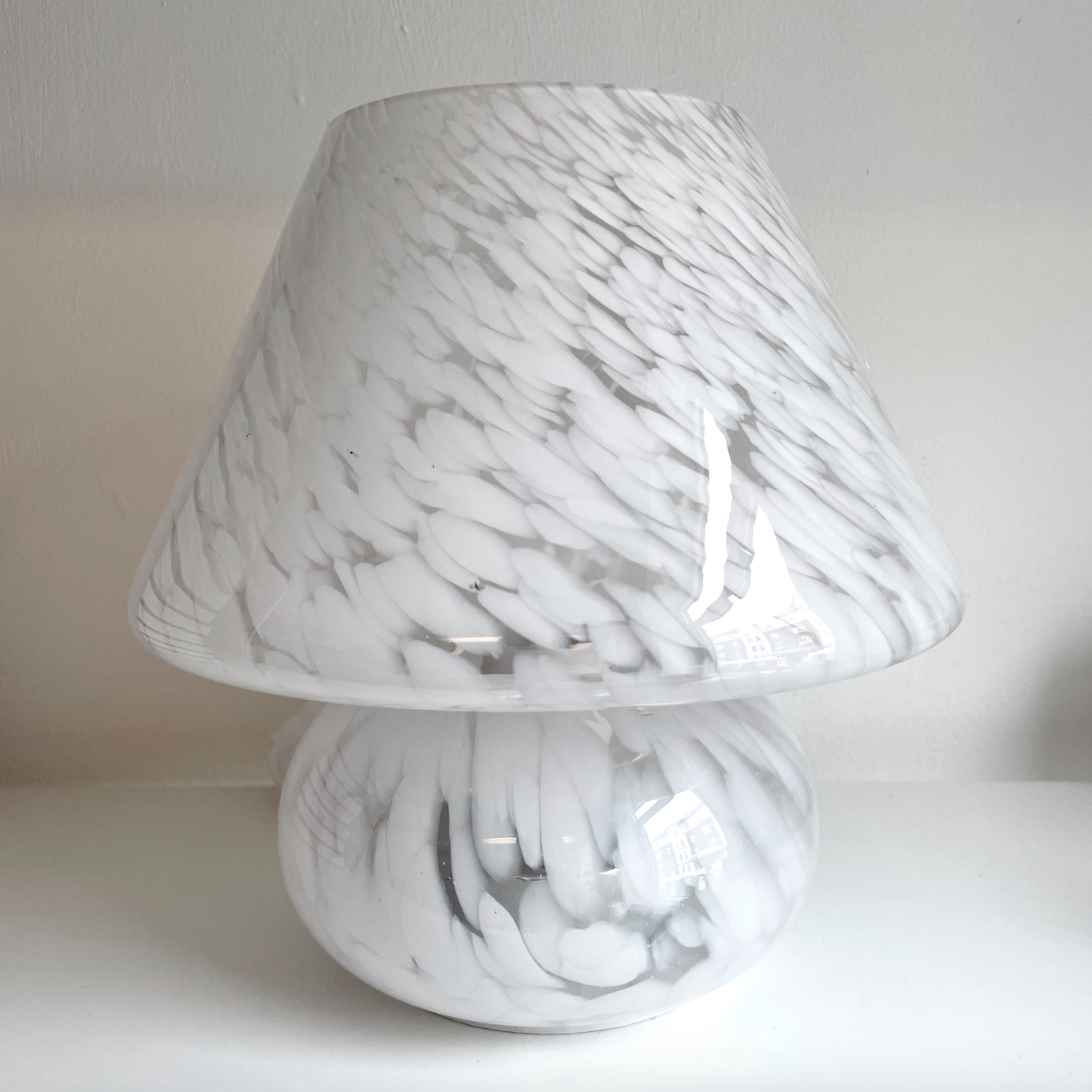 Mushroom lampe ~ hvid konfetti